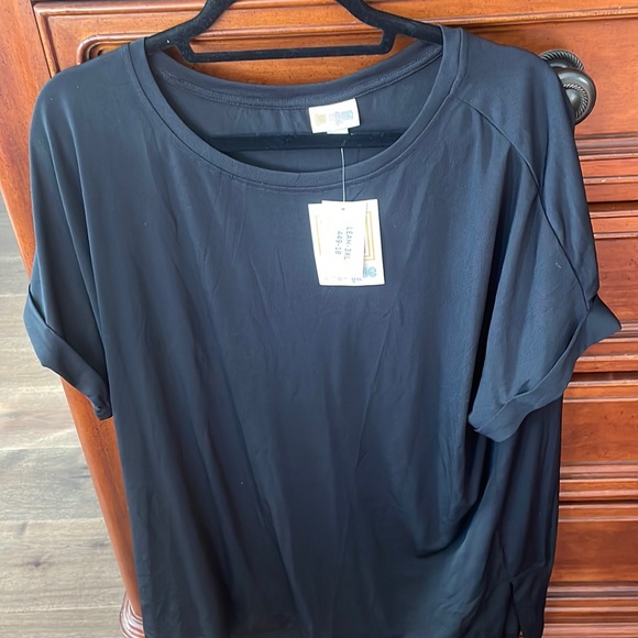 LuLaRoe Tops - Lularoe 3xl black Leah top nwt